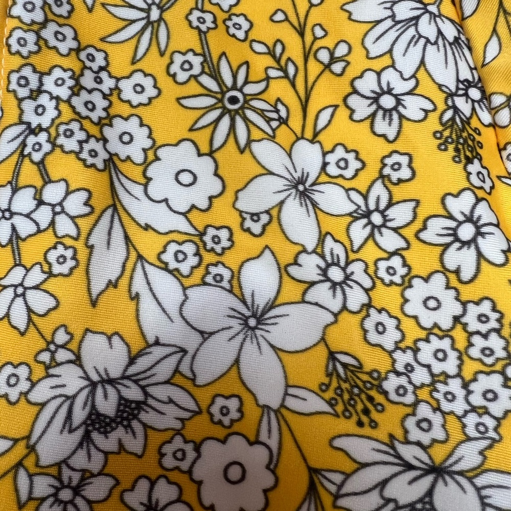 Sold NWOT Long Sleeve Floral Rash guard style suit M (7/8)